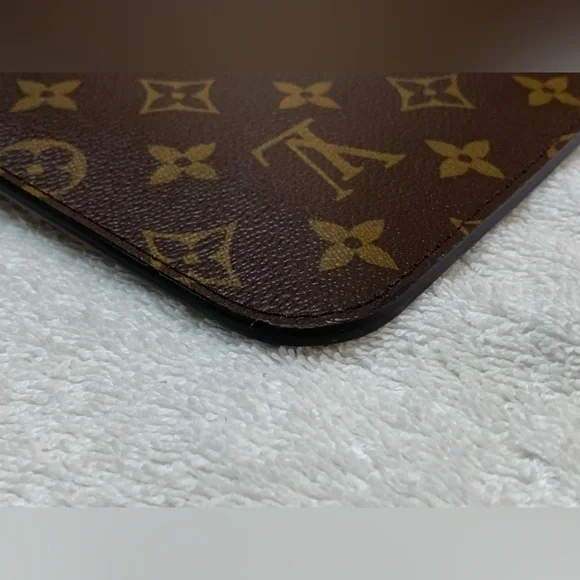 Louis Vuitton Monogram Neverfull Pochette Bag - Picture 9 of 16